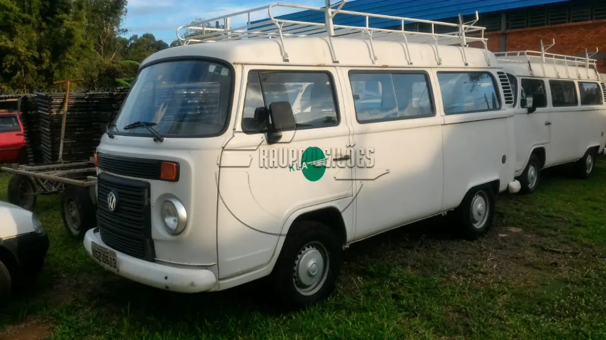 LOTE 010 - Um veículo VW/KOMBI