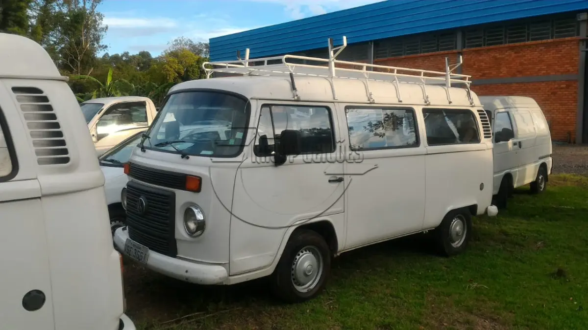 LOTE 009 - Um veículo VW/KOMBI