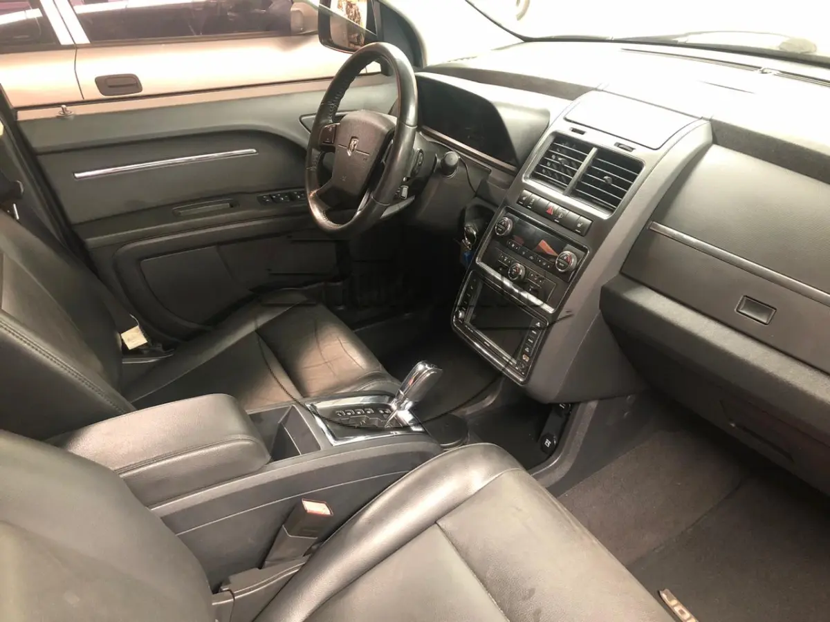 LOTE 024 - Um veículo I/Dodge Journey R/T