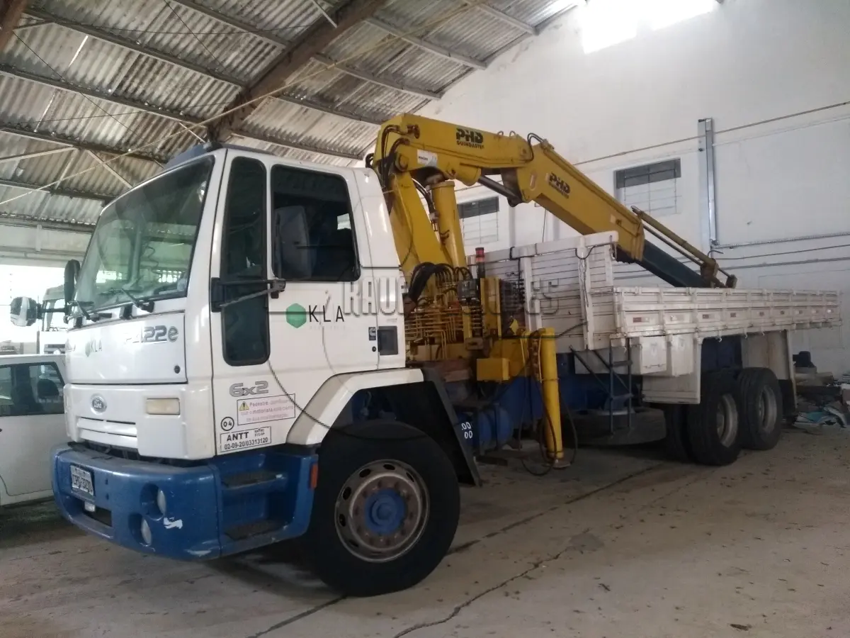 LOTE 002 - Um Caminhão FORD/CARGO