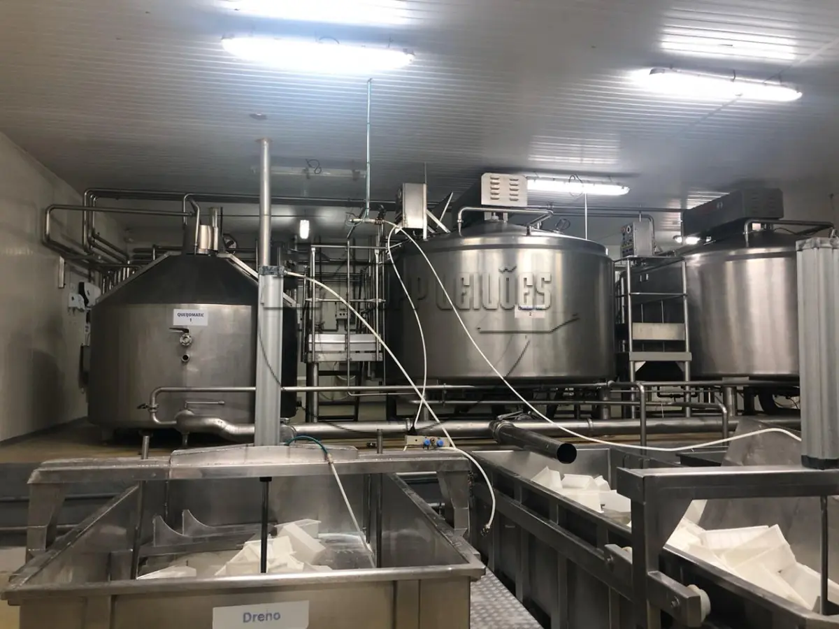 LOTE 001 - Imóvel industrial em Rondinha e diversos bens móveis