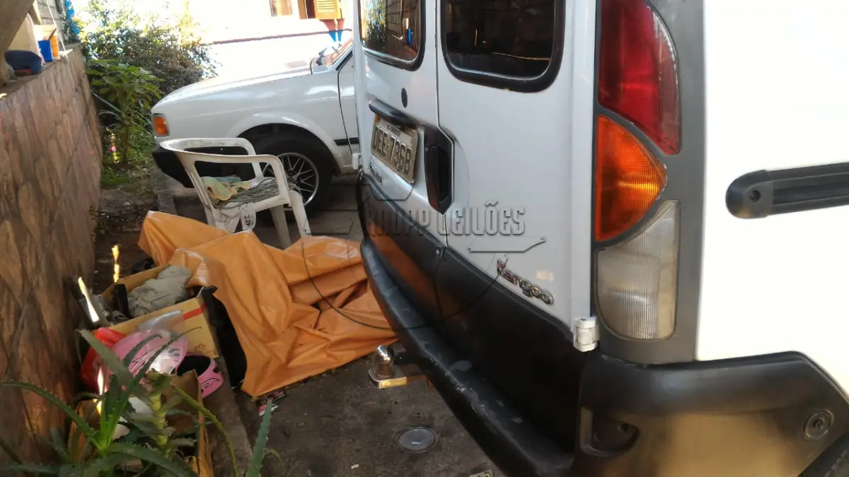 LOTE 019 - Um veículo I/Renault Kangoo