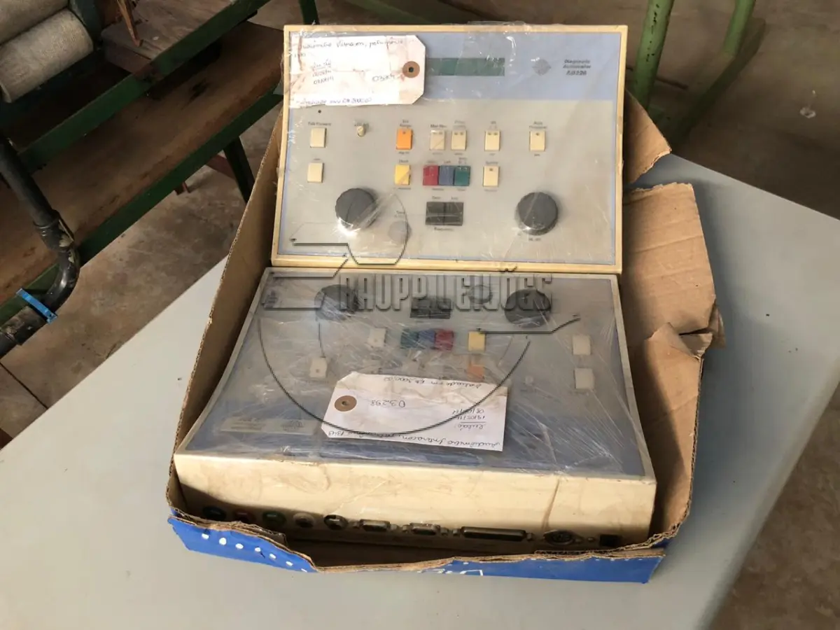 LOTE 026 - Dois audiômetros