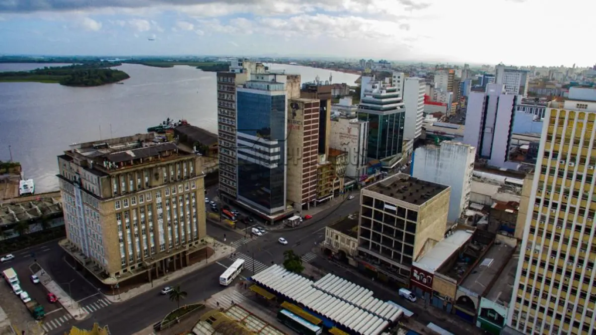 LOTE 001 - Edifício APLUB PAROBÉ – Porto Alegre/RS - composto de 01 loja, 15 conjuntos e diversos bens móveis