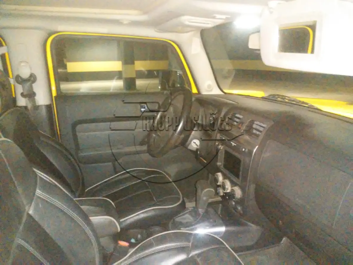 LOTE 002 - Um jipe, utilitário, importado, marca GMC, modelo Hummer H3