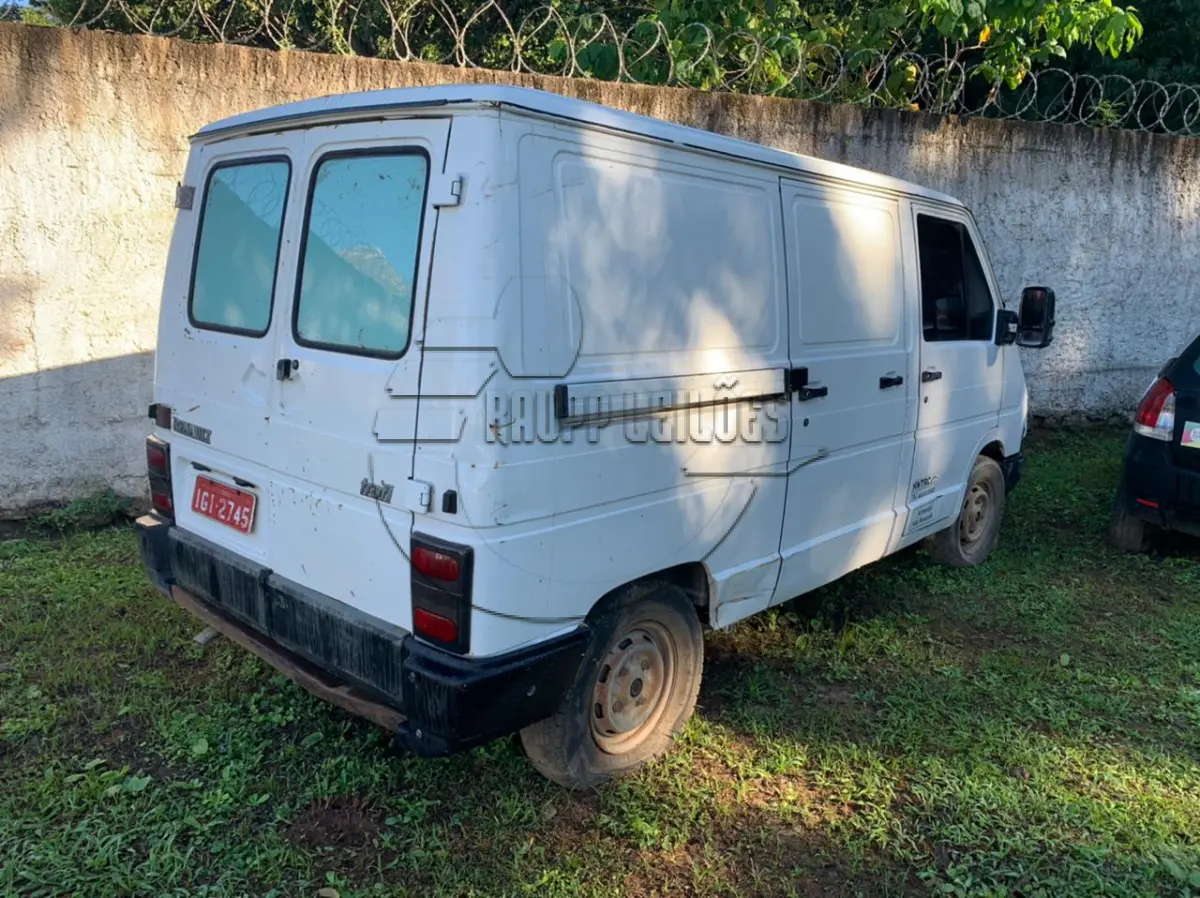 LOTE 005 - Um veículo caminhonete furgão Renault Trafic FCC - 2º LEILÃO TRABALHISTA