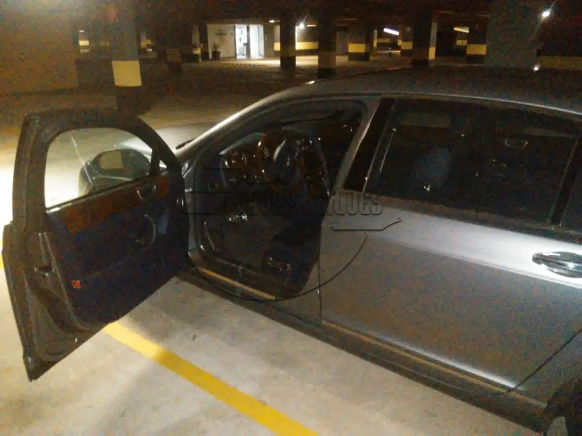 LOTE 001 - Um automóvel, importado, marca Bentley, modelo Continental FS