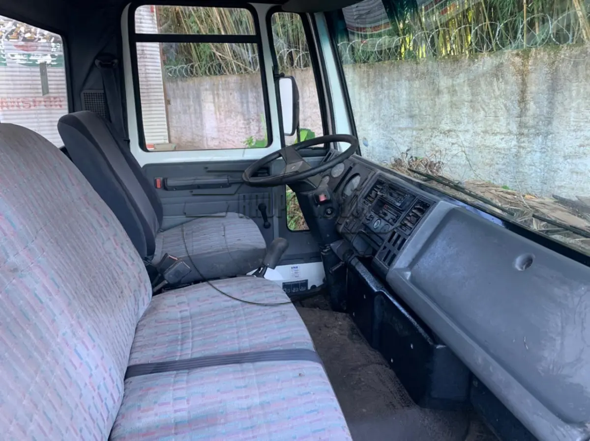 LOTE 009 - Um caminhão marca Ford, modelo Cargo 814