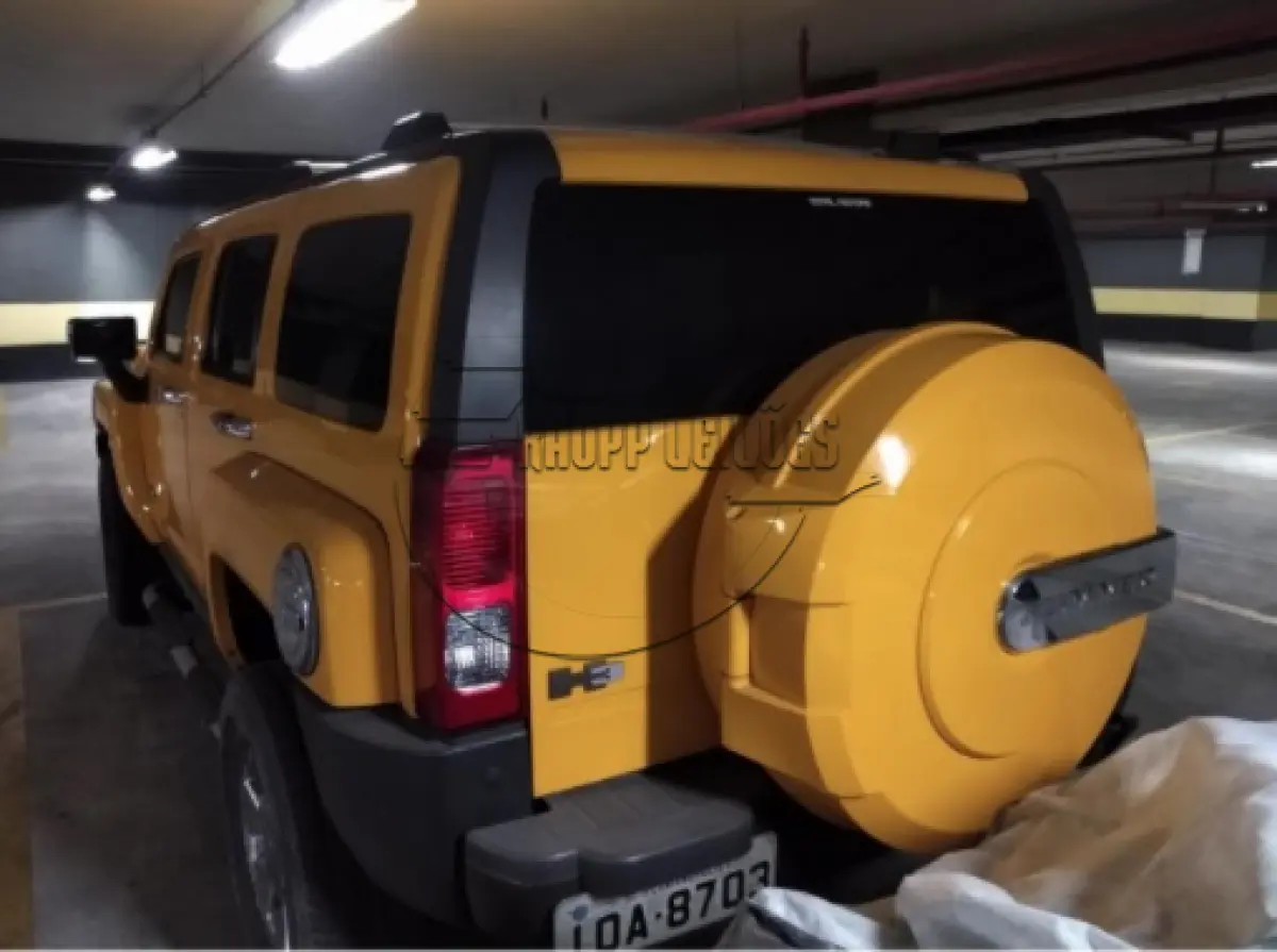 LOTE 002 - Um jipe, utilitário, importado, marca GMC, modelo Hummer H3