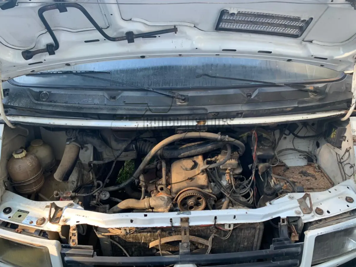 LOTE 005 - Um veículo caminhonete furgão Renault Trafic FCC - 2º LEILÃO TRABALHISTA