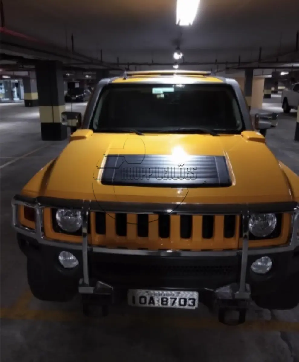 LOTE 002 - Um jipe, utilitário, importado, marca GMC, modelo Hummer H3