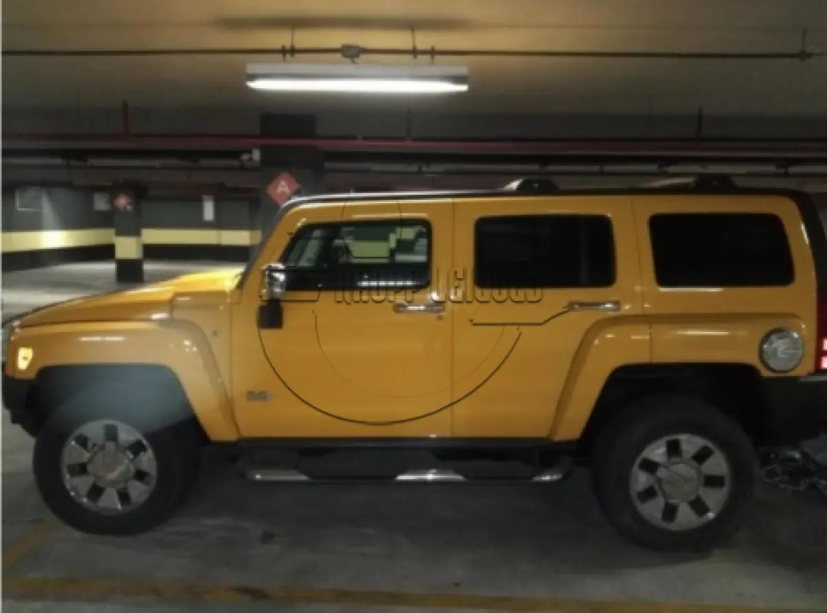 LOTE 002 - Um jipe, utilitário, importado, marca GMC, modelo Hummer H3