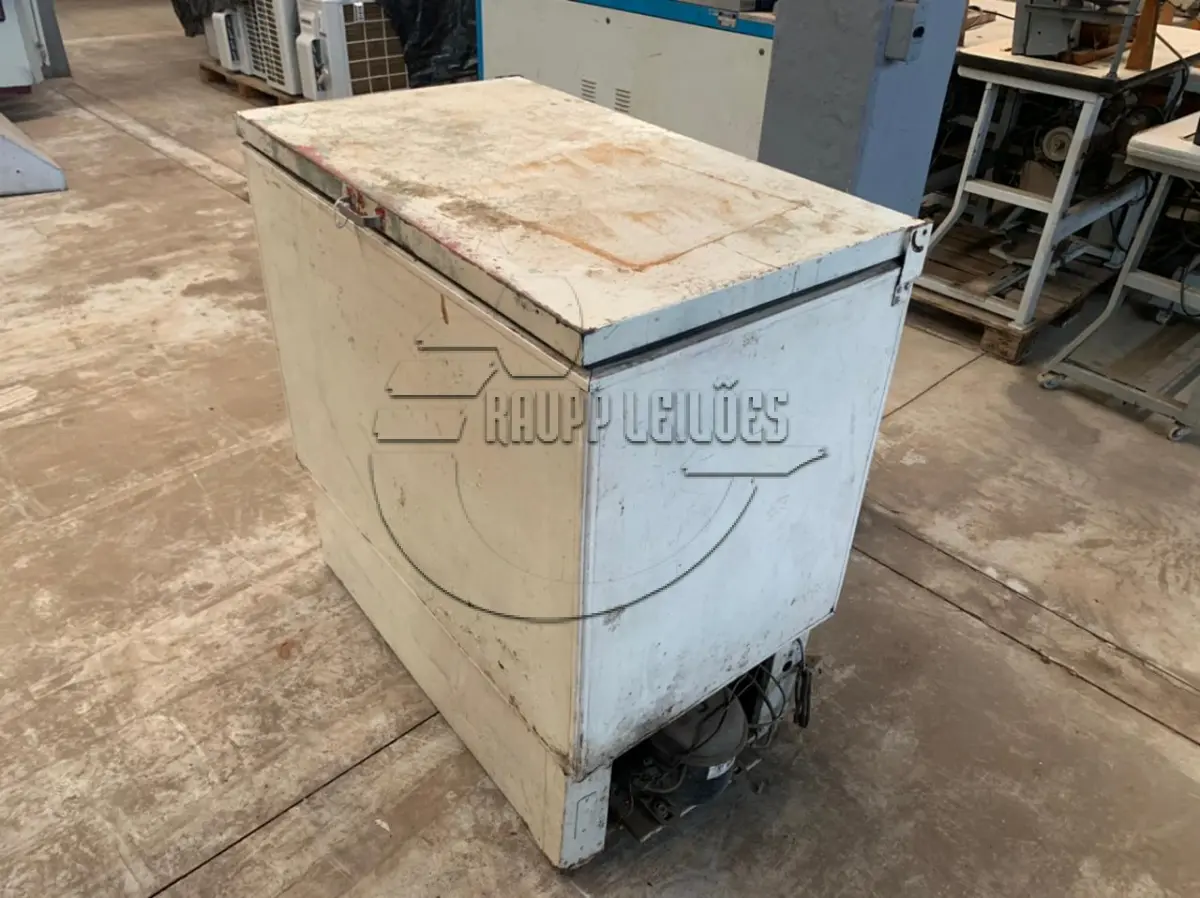 LOTE 022 - Um freezer horizontal