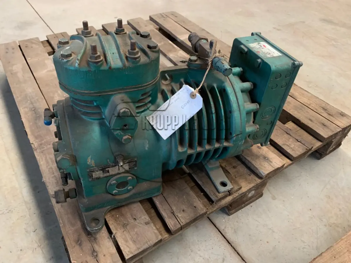 LOTE 013 - Um compressor