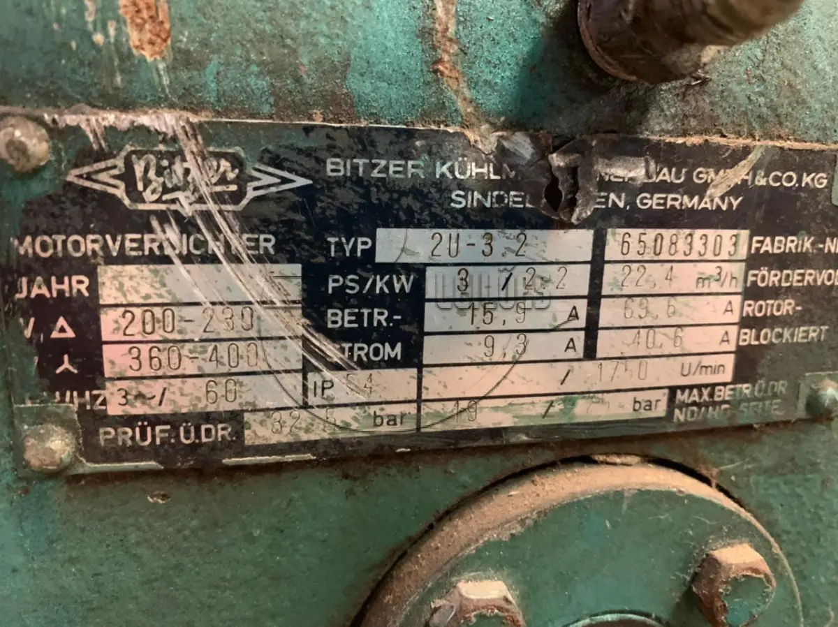 LOTE 013 - Um compressor