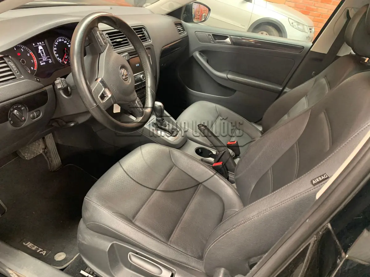 LOTE 022 - Um veículo marca I/VW JETTA 2.0
