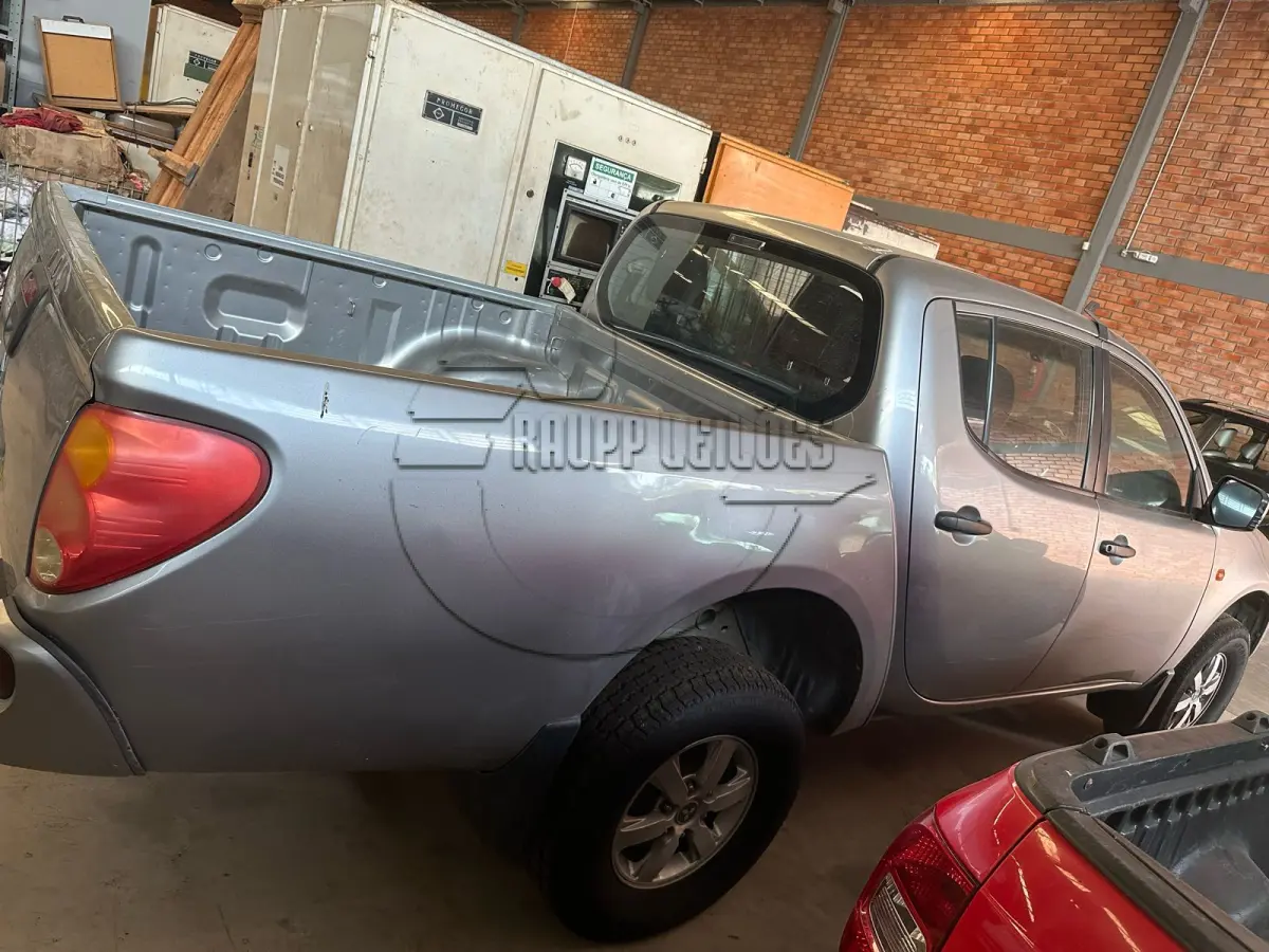 LOTE 002 - 02ª DATA | Camioneta L200 Triton, ano 20017/2018