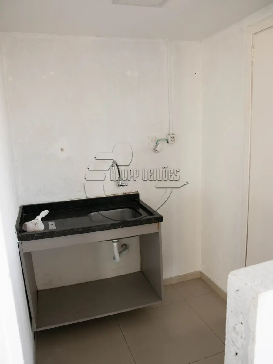 LOTE 001 - 02ª DATA | (PORTO ALEGRE/RS) A sala 601, c/  121,94m² + box 06, c/ 12,00m², todos do Edifício Lincoln Center - Av. Carlos Gomes - Bairro Três Figueiras