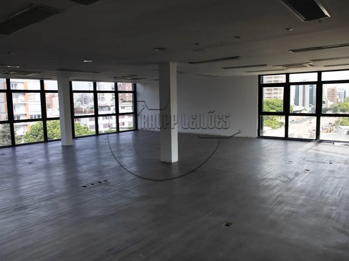 LOTE 001 - 02ª DATA | (PORTO ALEGRE/RS) A sala 601, c/  121,94m² + box 06, c/ 12,00m², todos do Edifício Lincoln Center - Av. Carlos Gomes - Bairro Três Figueiras