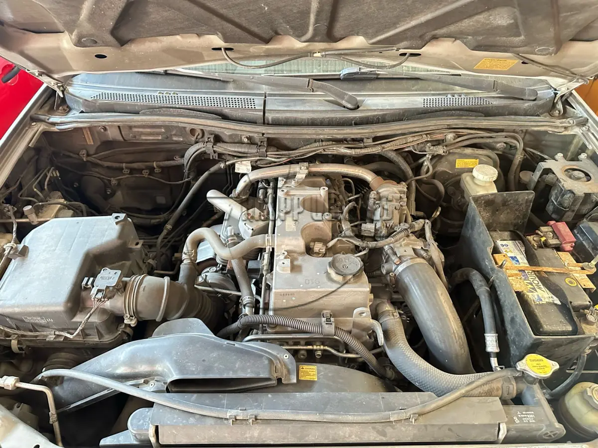 LOTE 002 - 02ª DATA | Camioneta L200 Triton, ano 20017/2018