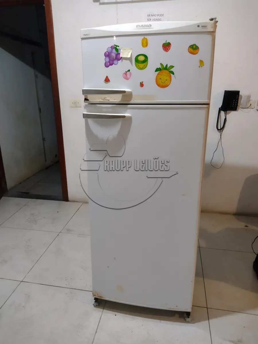LOTE 006 - 02ª DATA | Diversos mobiliários, eletrônicos, entre outros
