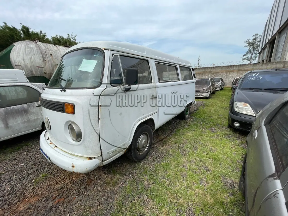 LOTE 014 - Um veículo VW/Kombi, ano/mod. 1999/1999