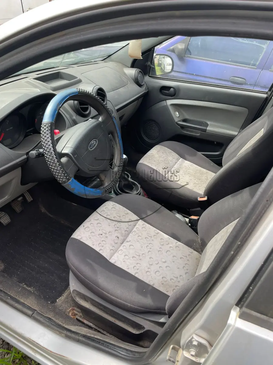 LOTE 015 - Um veículo marca Ford, modelo Fiesta, ano/mod. 2007/2008