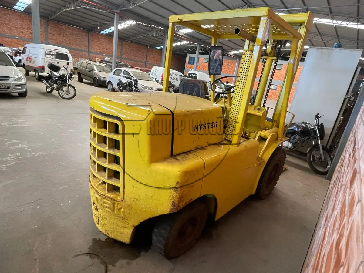 LOTE 005 - Uma empilhadeira marca Hyster, capacidade de 3 toneladas