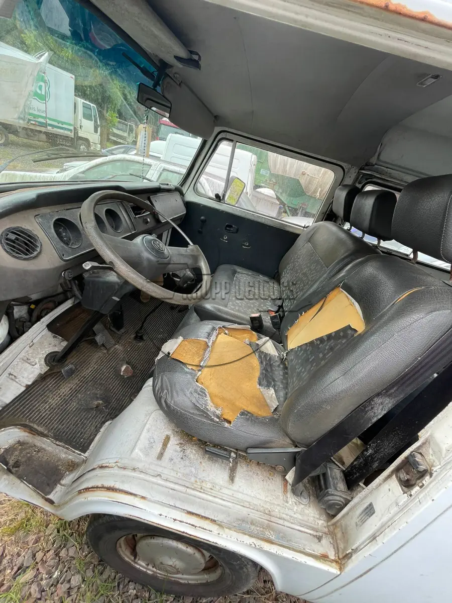 LOTE 014 - Um veículo VW/Kombi, ano/mod. 1999/1999