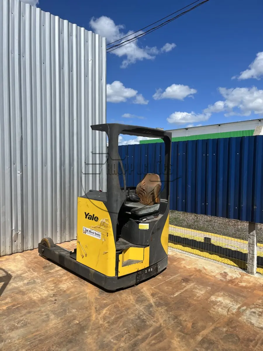 LOTE 025 - Um retratil, modelo MR20