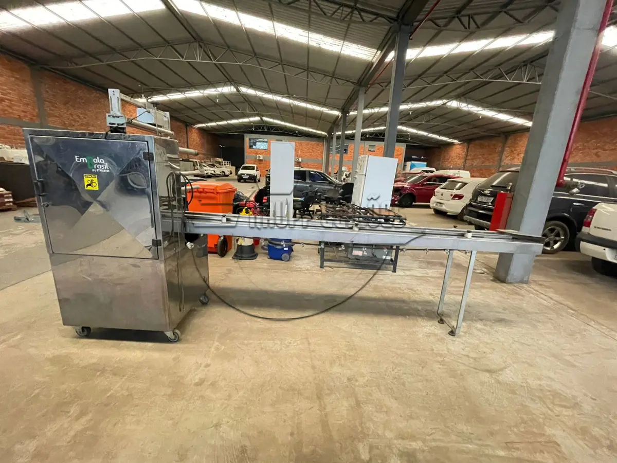 LOTE 001 - Uma máquina empacotadora automática