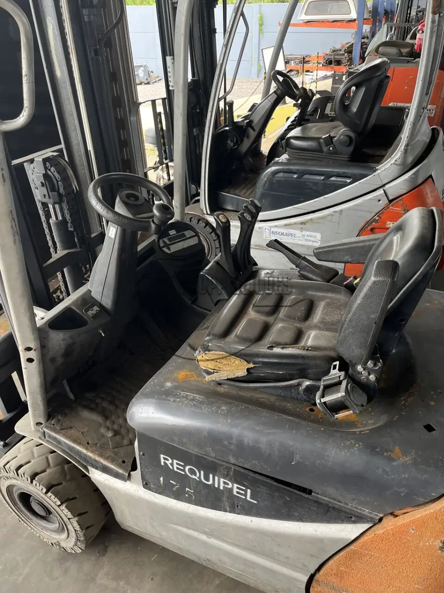 LOTE 004 - Uma empilhadeira elétrica, modelo Rx50-16