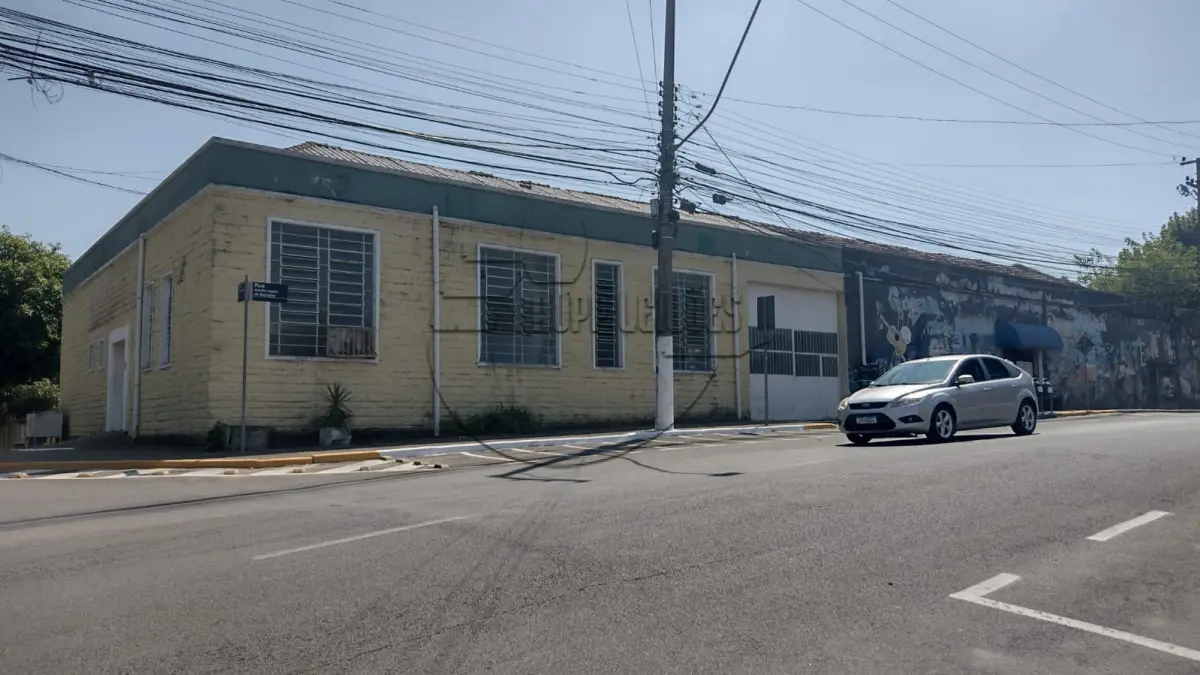 LOTE 002 - (GRAVATAÍ/RS) Um terreno de 2.335,45m², c/ benfeitorias de aprox. 1.700m² - Bairro Centro (ANTIGA SEDE DA SMAT)