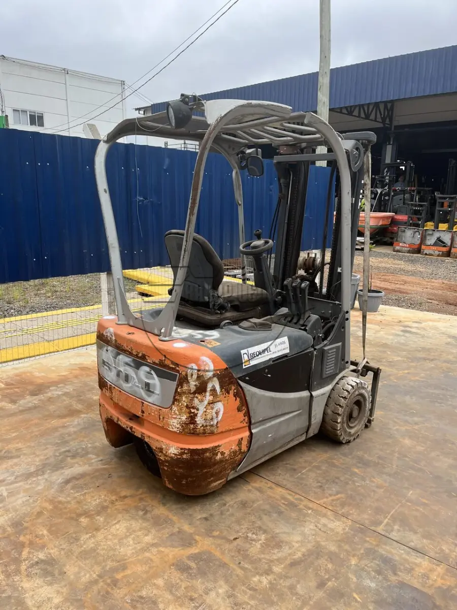 LOTE 015 - Uma empilhadeira elétrica, modelo RX50-16