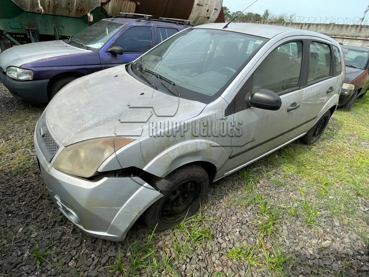 LOTE 015 - Um veículo marca Ford, modelo Fiesta, ano/mod. 2007/2008