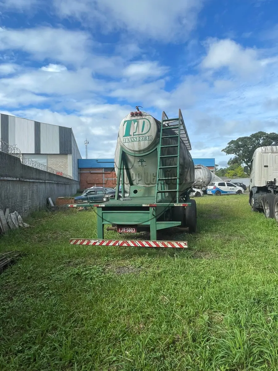 LOTE 008 - 02ª DATA | Uma carreta, marca SR/METALESP SILOCAR SR37, placa IJR 5883, ano 2000/2001,