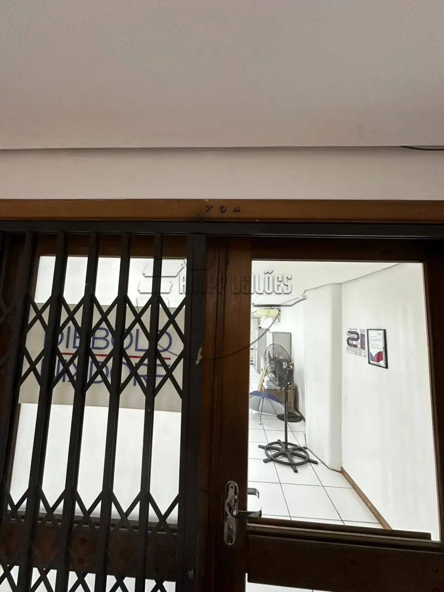 LOTE 019 - (PORTO ALEGRE/RS) Escritório 704, c/276,19m² + Box 35 + Box 36 + Box 37 + Box 38 do Centro Empresarial Farrapos, Rua Dr. Barros Cassal, nº 170/180