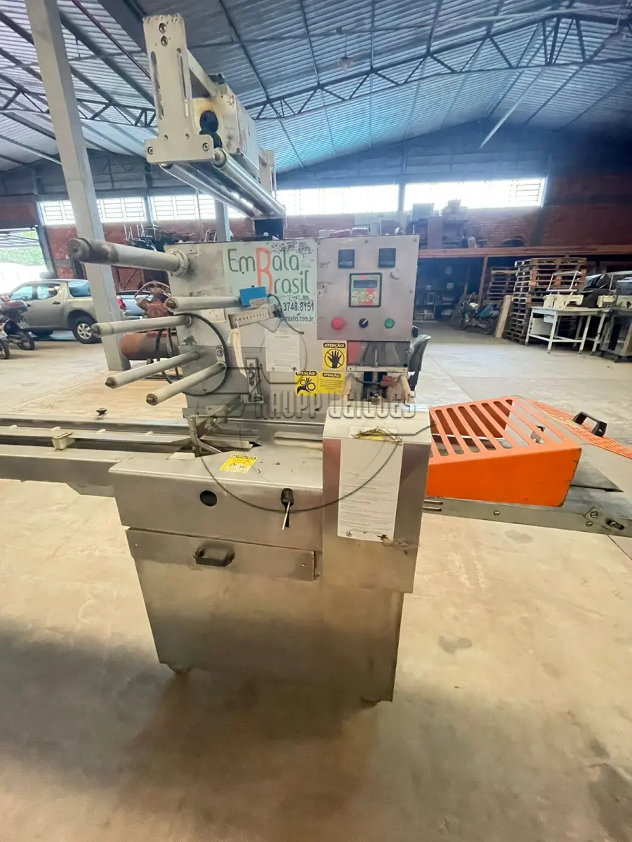 LOTE 001 - Uma máquina empacotadora automática