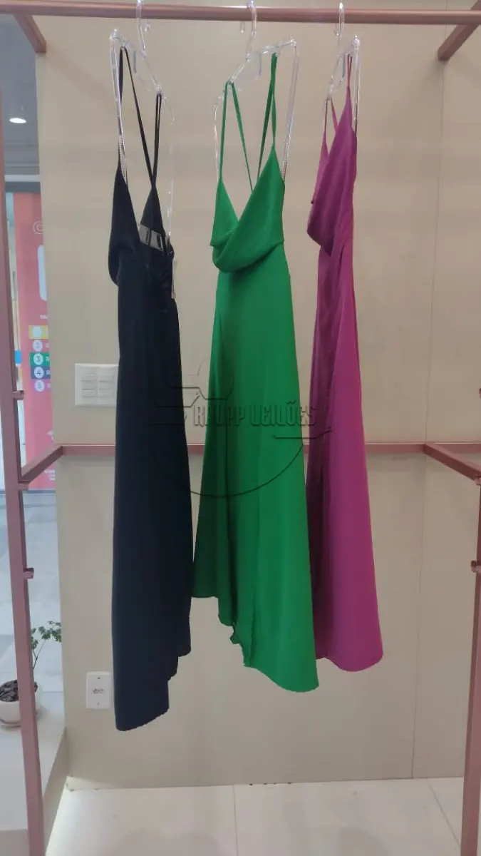 LOTE 009 - 02ª DATA | Diversas peças de roupas