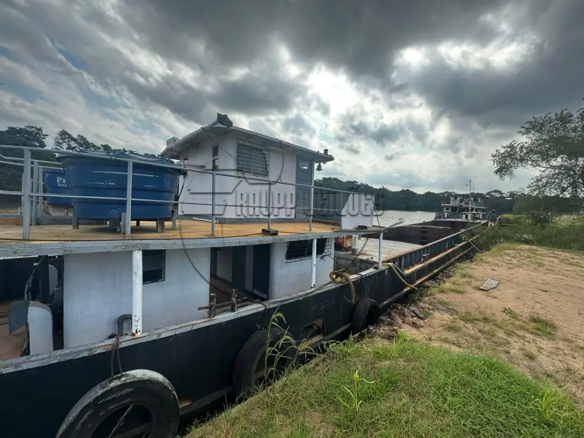 LOTE 010 - A embarcação Santo Expedito, tipo graneleiro