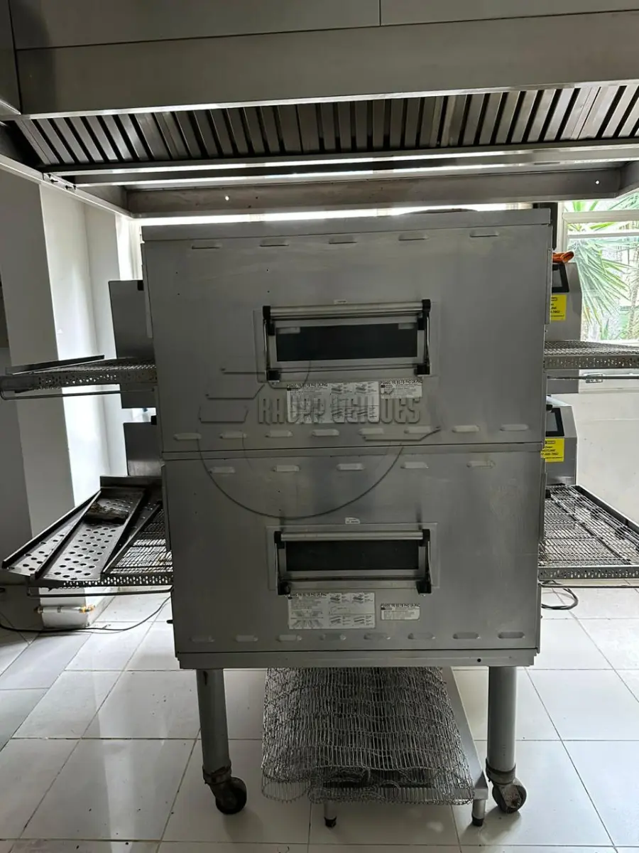 LOTE 001 - Um forno marca Middleby Marshall, modelo PS840GYRIBSFBPHDUK-PHQ