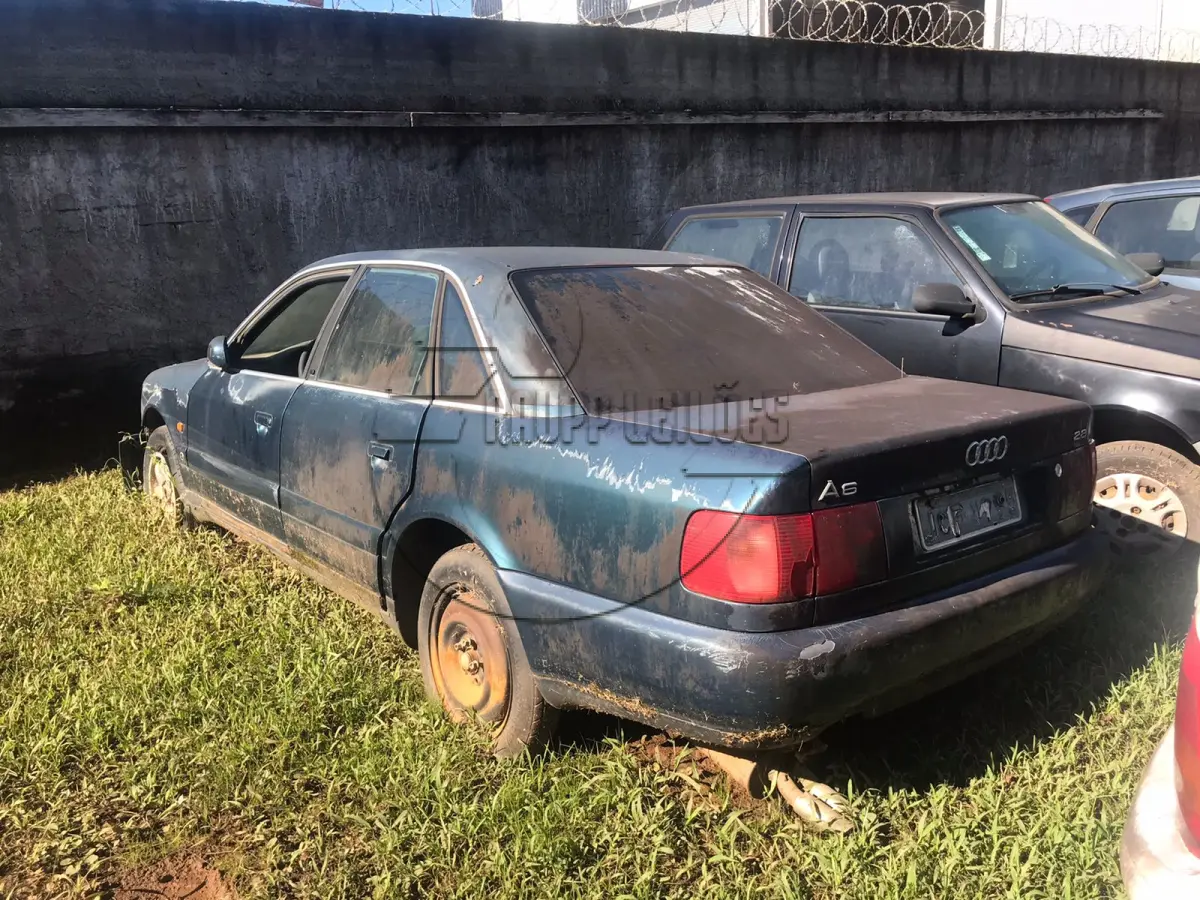 LOTE 010 - Um veículo I/AUDI A6, ano/modelo 1994/1995.