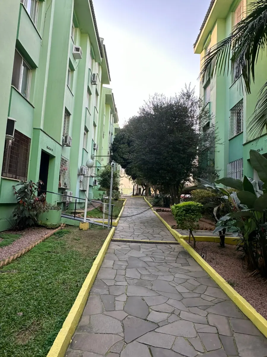 LOTE 002 - (PORTO ALEGRE/RS) O apto n.º 123, c/ 45,59m², no bloco F do Cond. Residencial Solarium, na Av. Antônio de Carvalho