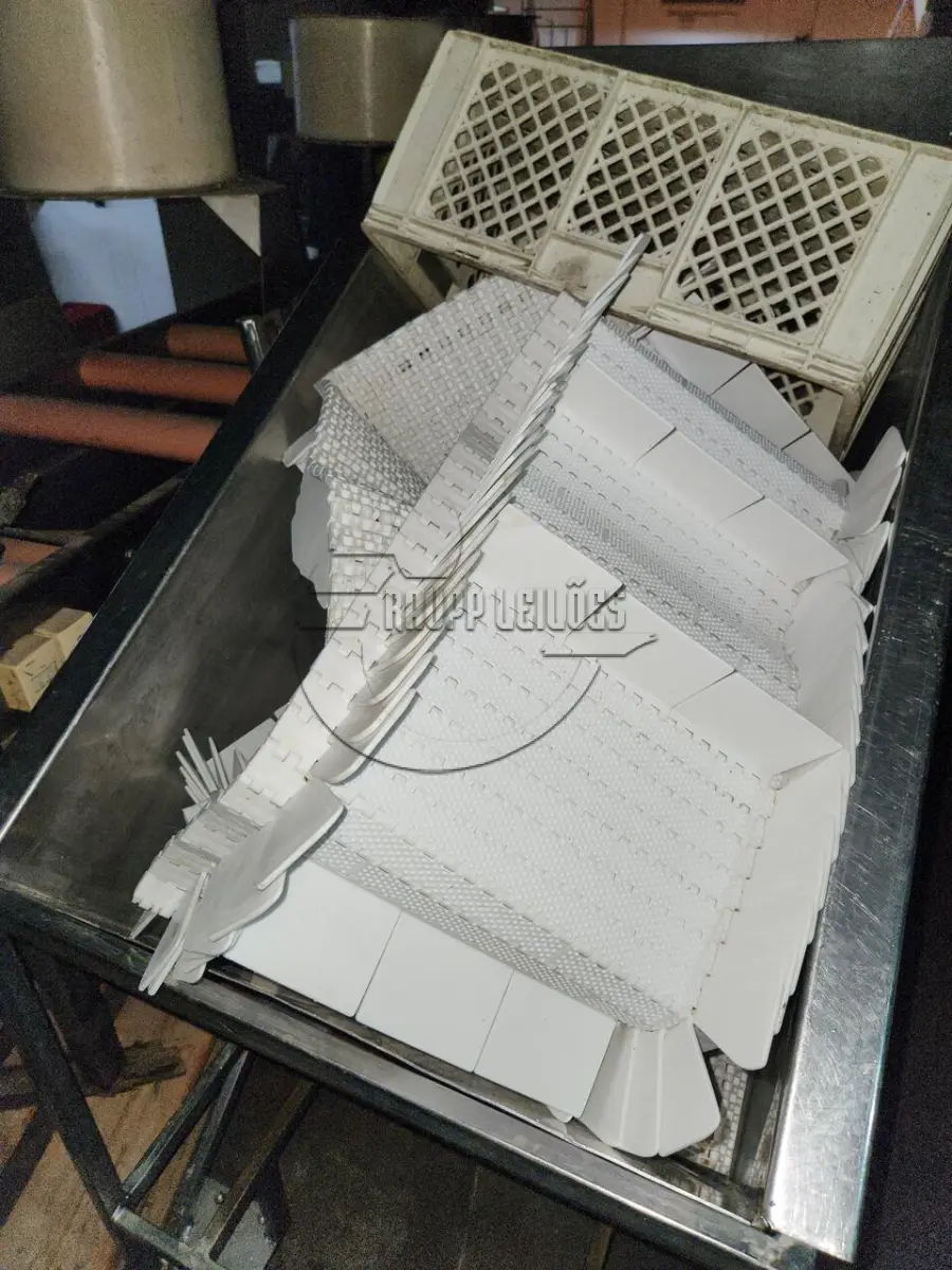 LOTE 007 - 03ª DATA | Uma embaladora RAUMAK 30 (desmontada)