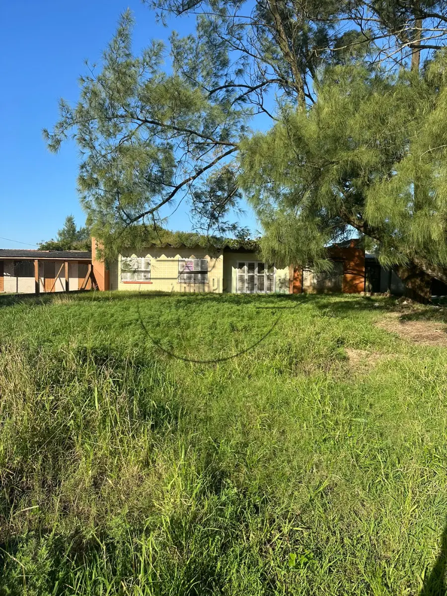 LOTE 001 - 02ª DATA | (CIDREIRA/RS) Um terreno de 486,00m², c/ benfeitorias de 158,60m², em Cidreira/RS
