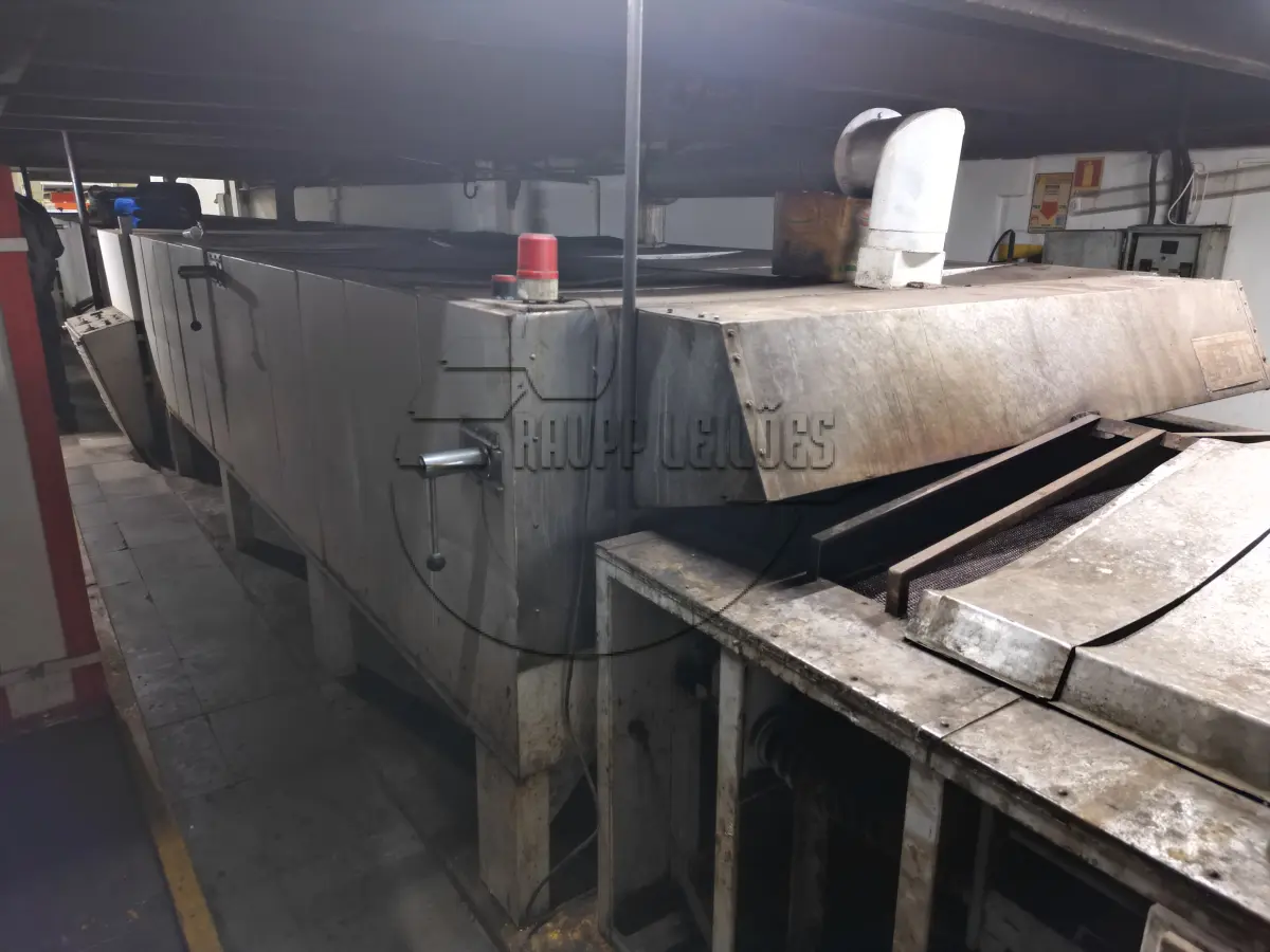 LOTE 006 - 03ª DATA | Um forno elétrico de esteira Ariete