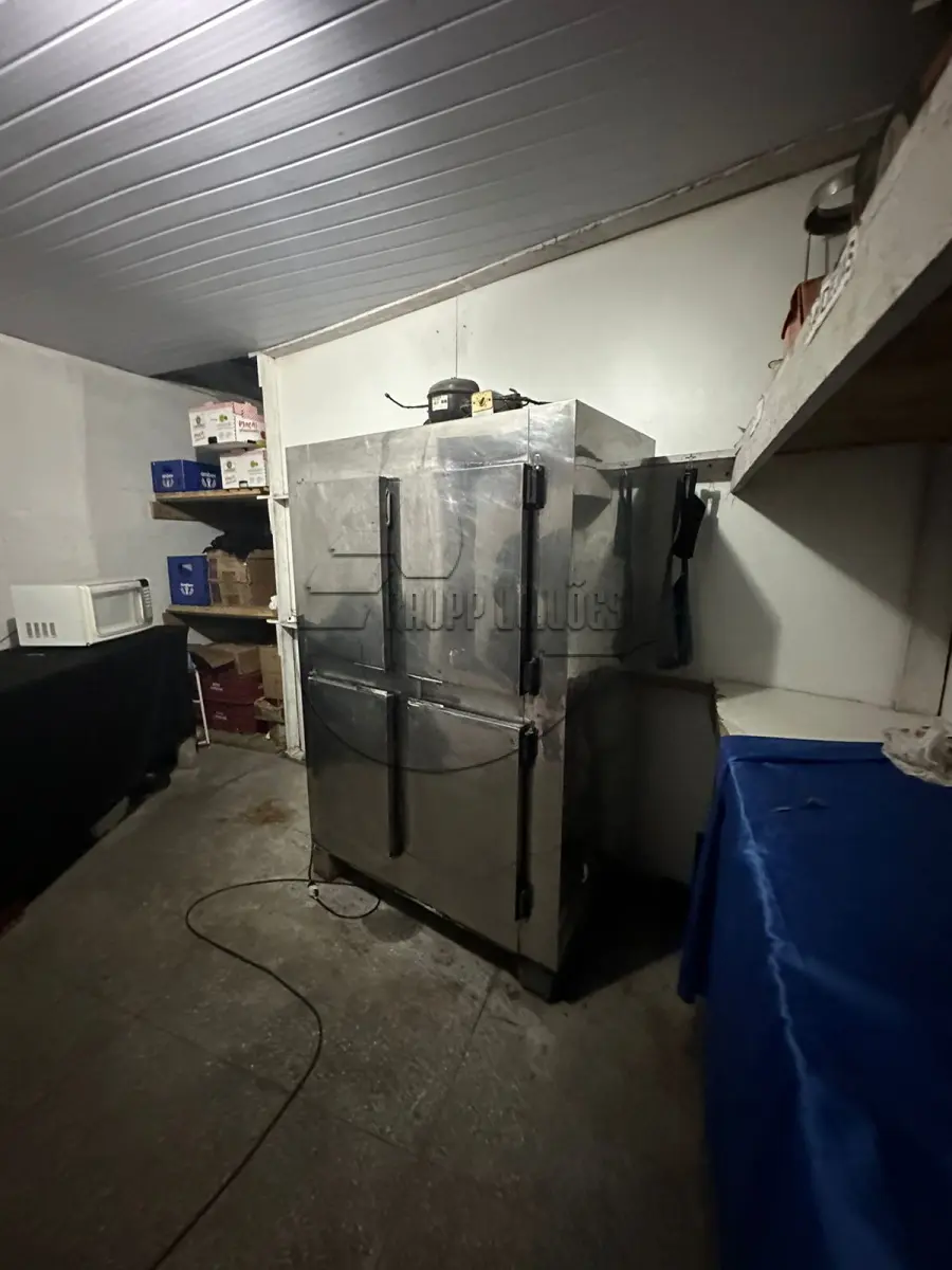 LOTE 011 - 02ª DATA | Uma câmara fria com 04 portas, de inox