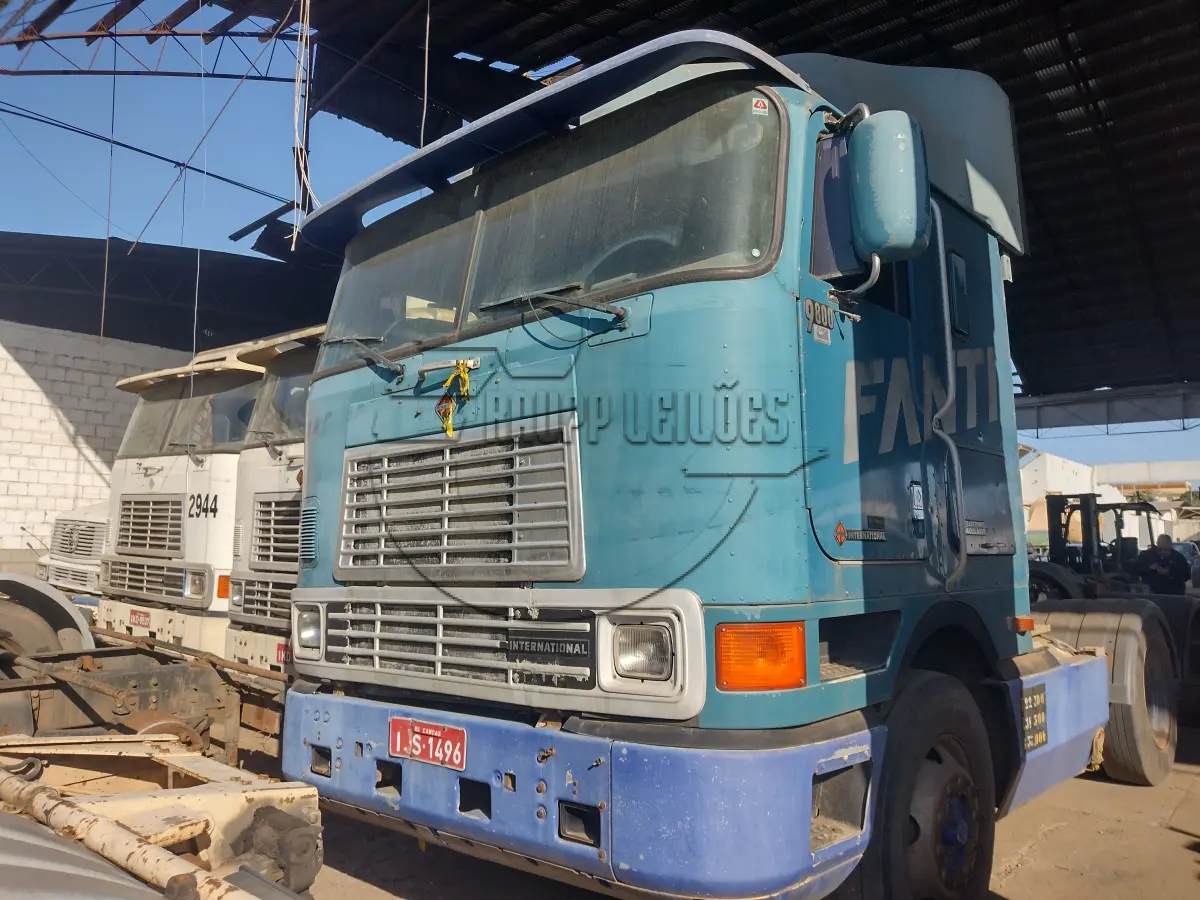 LOTE 007 - 02ª DATA | Um caminhão Navistar/International, modelo 9800 6X4, ano/modelo 2000/2001