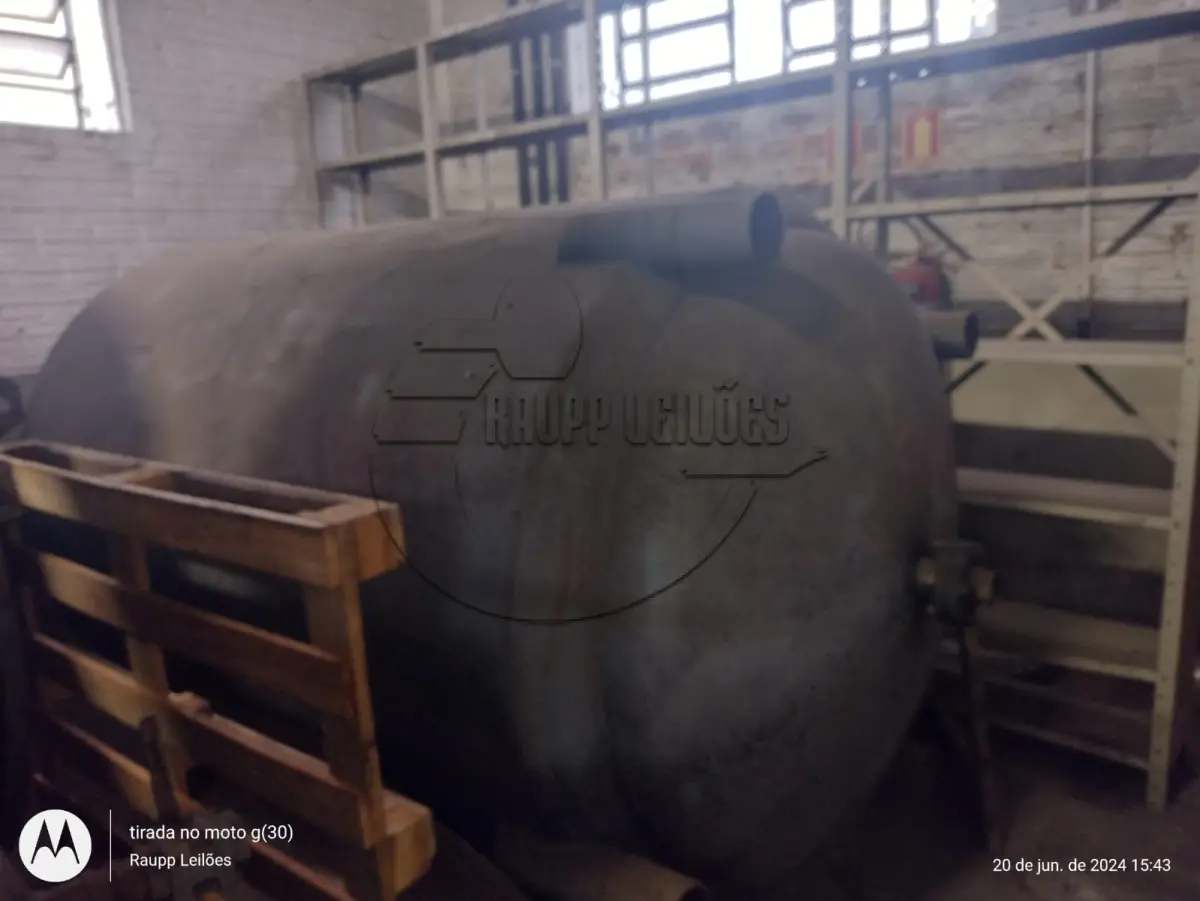 LOTE 022 - 02ª DATA | Diversos maquinários, tais como misturadores, conjs. de fabricação de resina, furadeira, tanques inox, compressor, entre outros.