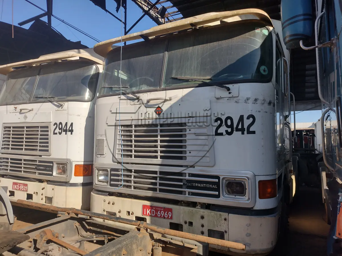 LOTE 006 - 02ª DATA | Um caminhão Navistar/International, modelo 9800 6X4, ano/modelo 2001/2001